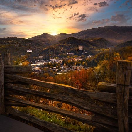 A Higher Calling, 1089 Of Free Area Attraction Tickets For Each Paid Day, Dollywood And More! Pigeon Forge Kültér fotó