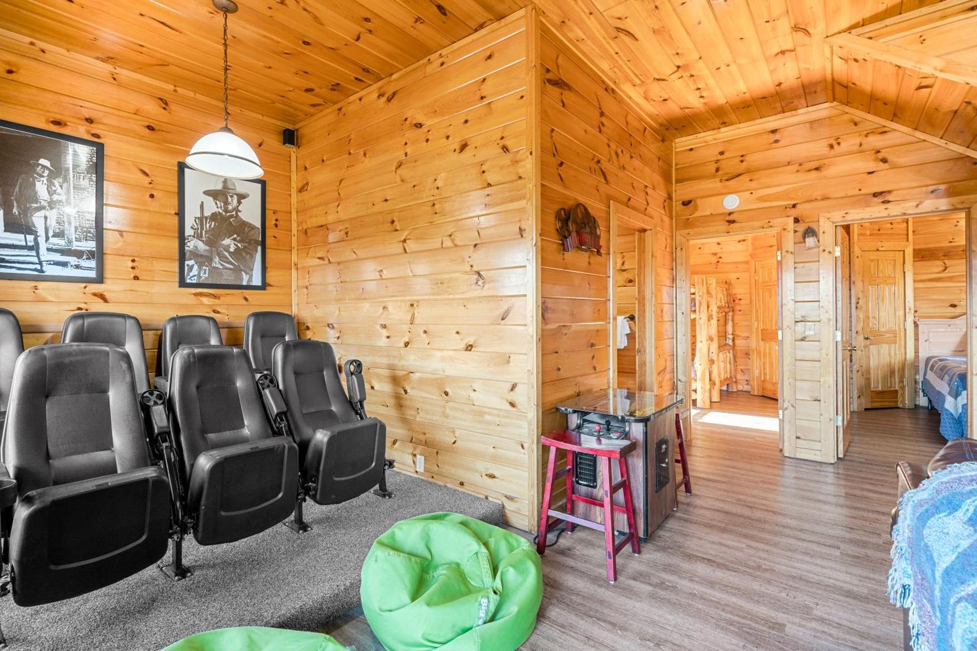 A Higher Calling, 1089 Of Free Area Attraction Tickets For Each Paid Day, Dollywood And More! Pigeon Forge Kültér fotó